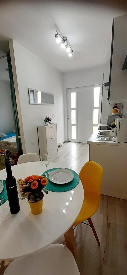 Lennida Studio Apartman Kavran Exterior foto