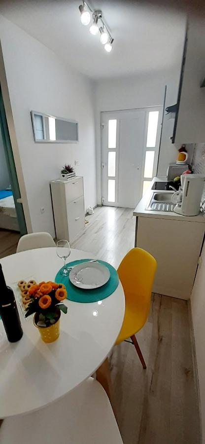 Lennida Studio Apartman Kavran Exterior foto