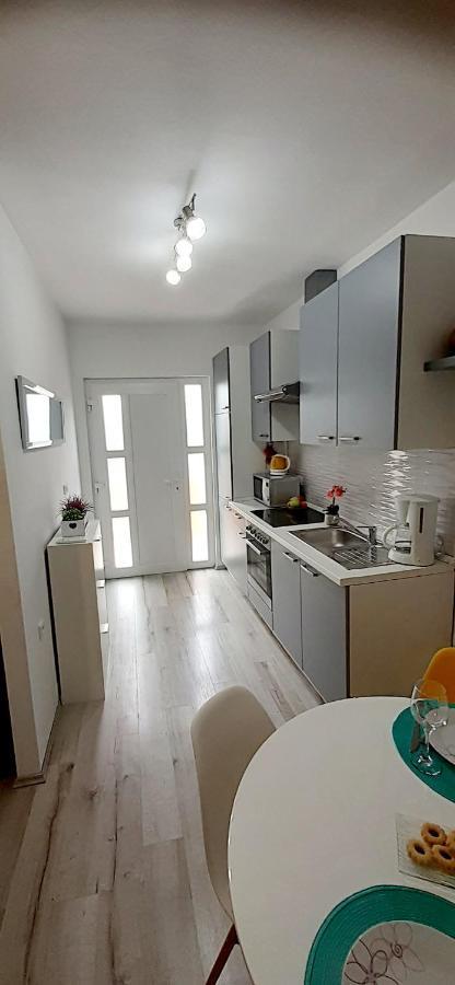Lennida Studio Apartman Kavran Exterior foto