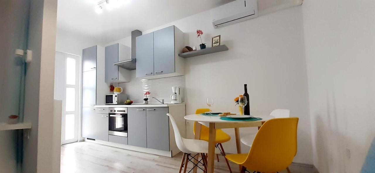 Lennida Studio Apartman Kavran Exterior foto
