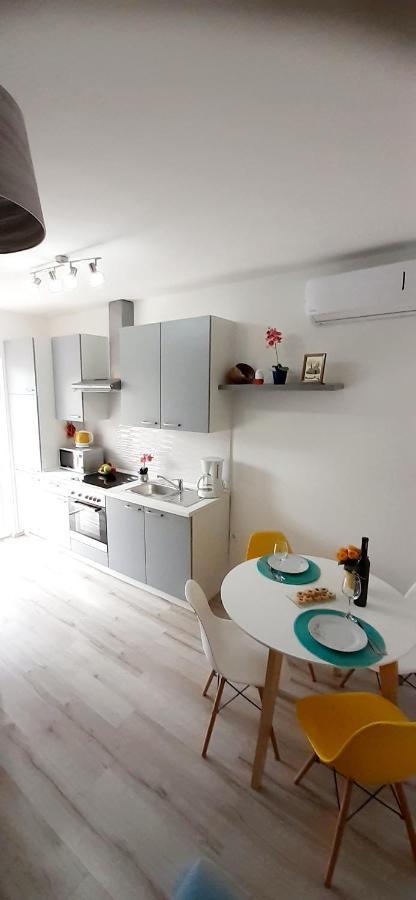 Lennida Studio Apartman Kavran Exterior foto