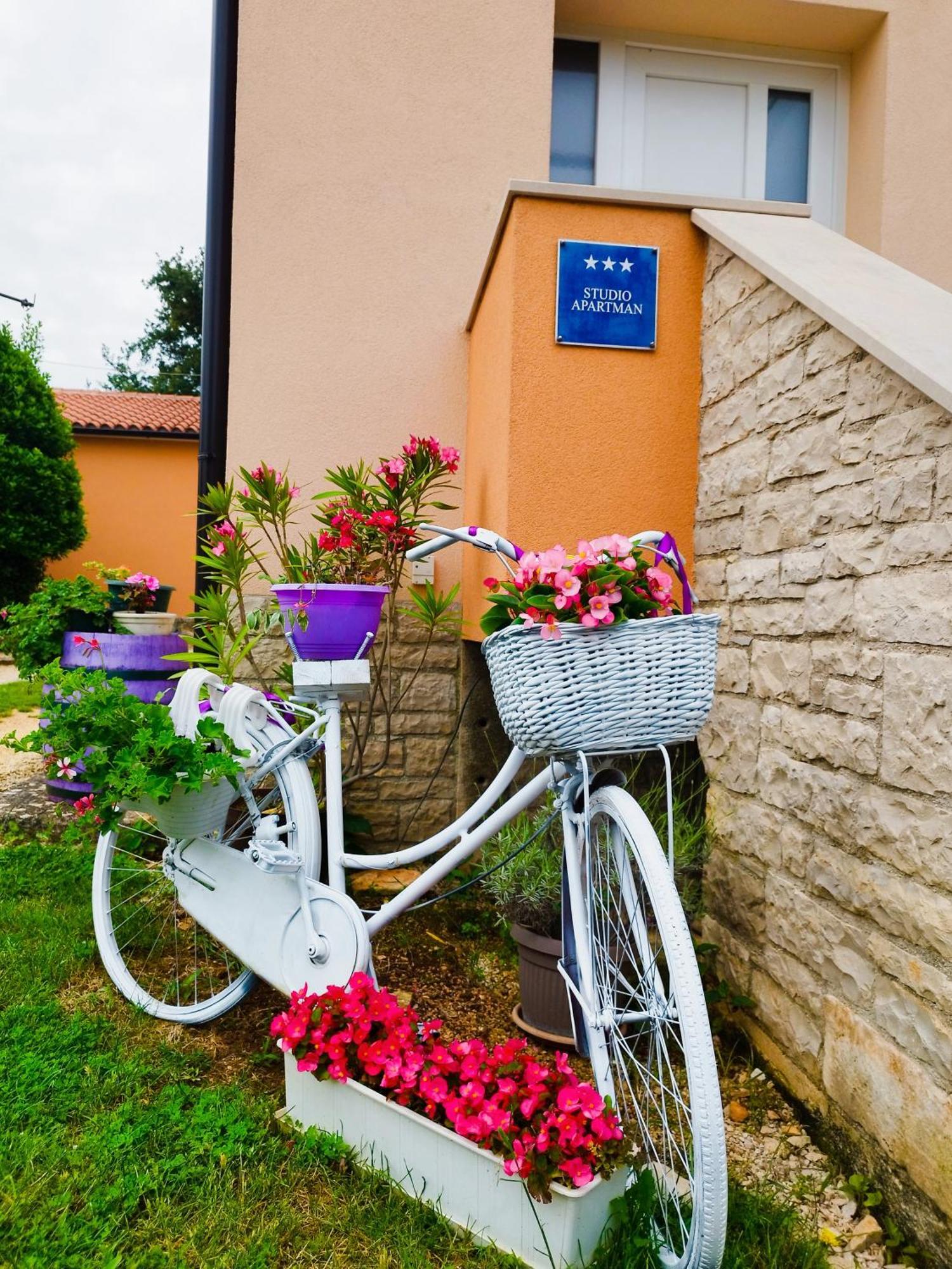 Lennida Studio Apartman Kavran Exterior foto